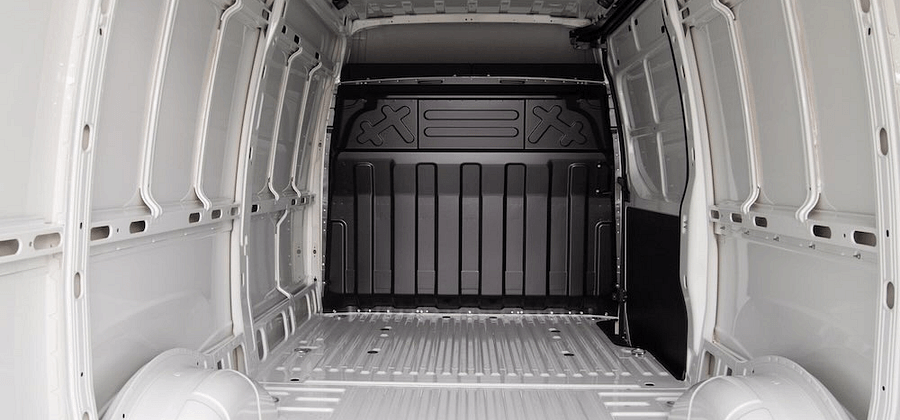 Espace de chargement d'un fourgon Sprinter 2500 à toit haut allongé de Mandy Express